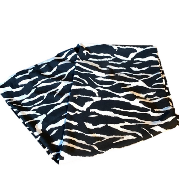 Zebra pattern infinity scarf - Picture 2 of 3